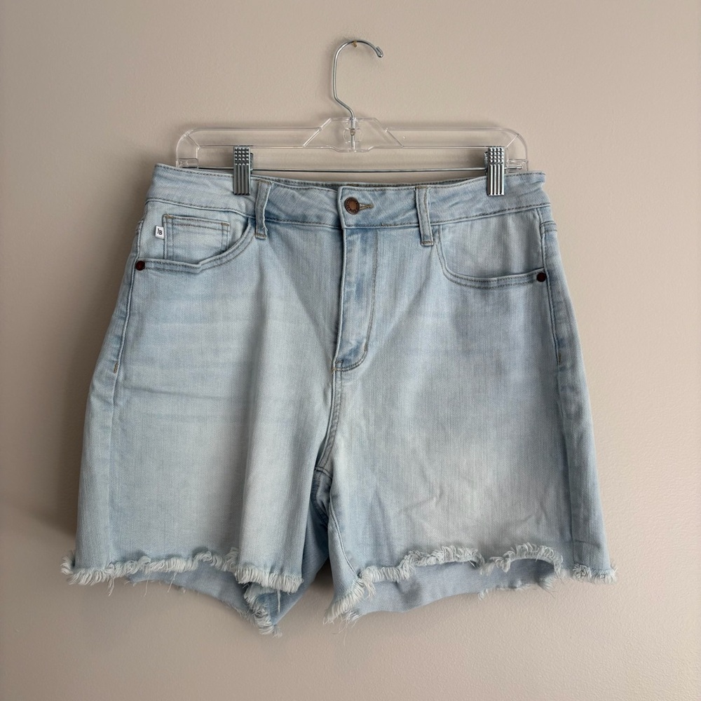 Judy Blue Size 1XL Light Wash Distressed Denim Shorts Frayed Hem High Rise - Picture 1 of 7